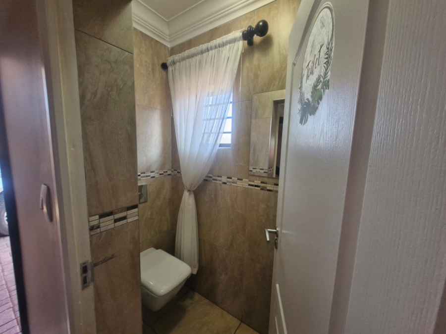 5 Bedroom Property for Sale in Kathu Northern Cape